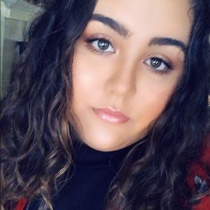 Meet your Posher, Holly